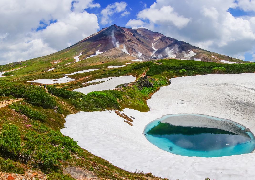 Blå dam i Daisetsuzan’s Asahidake, Hokkaido, Japan