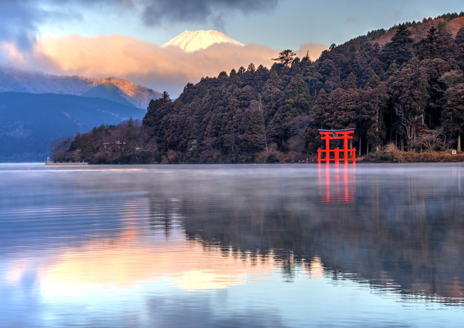 Berget Fuji sett från Ashi-sjön i Hakone, Japan