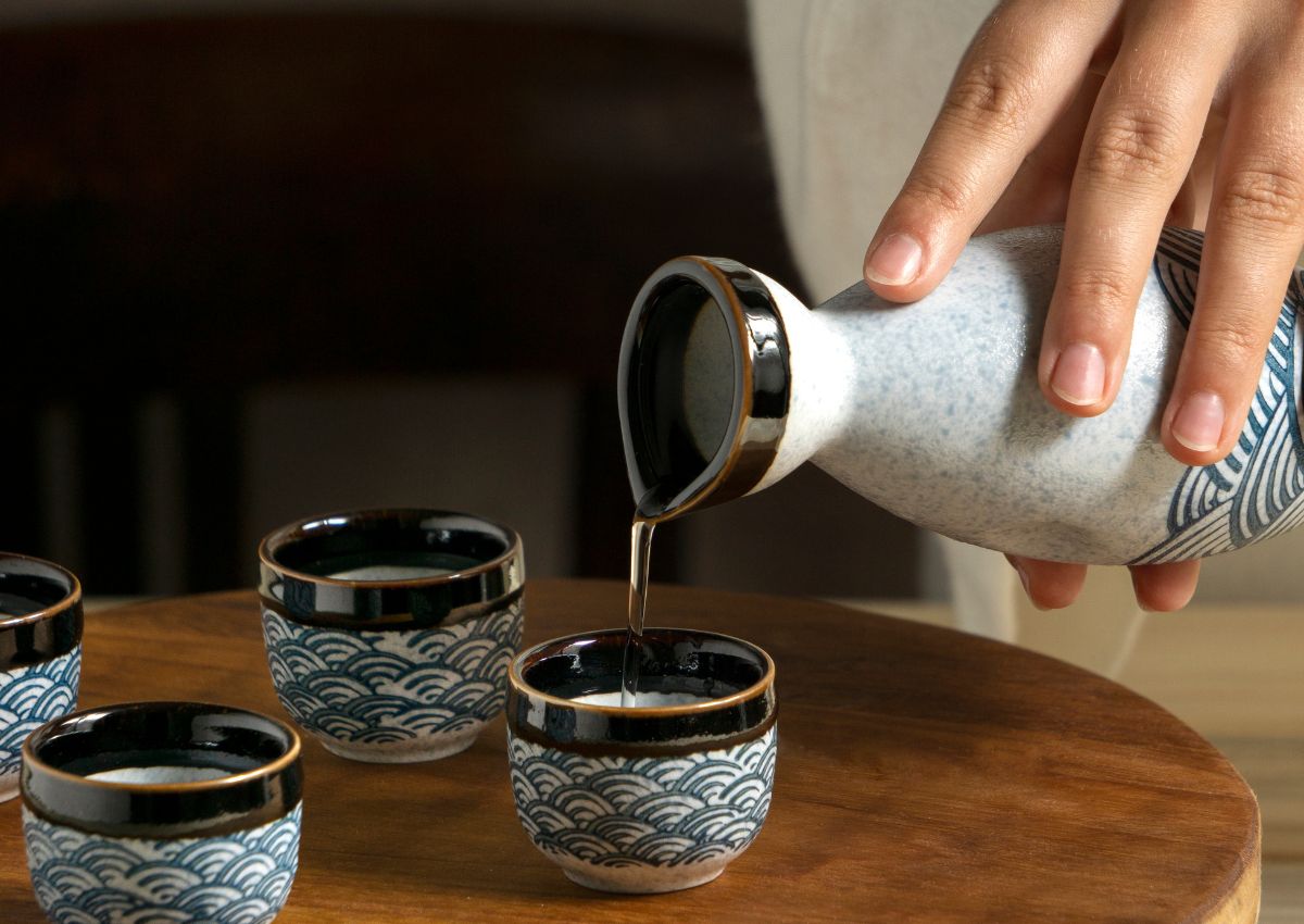 Japanskt sake hälls upp