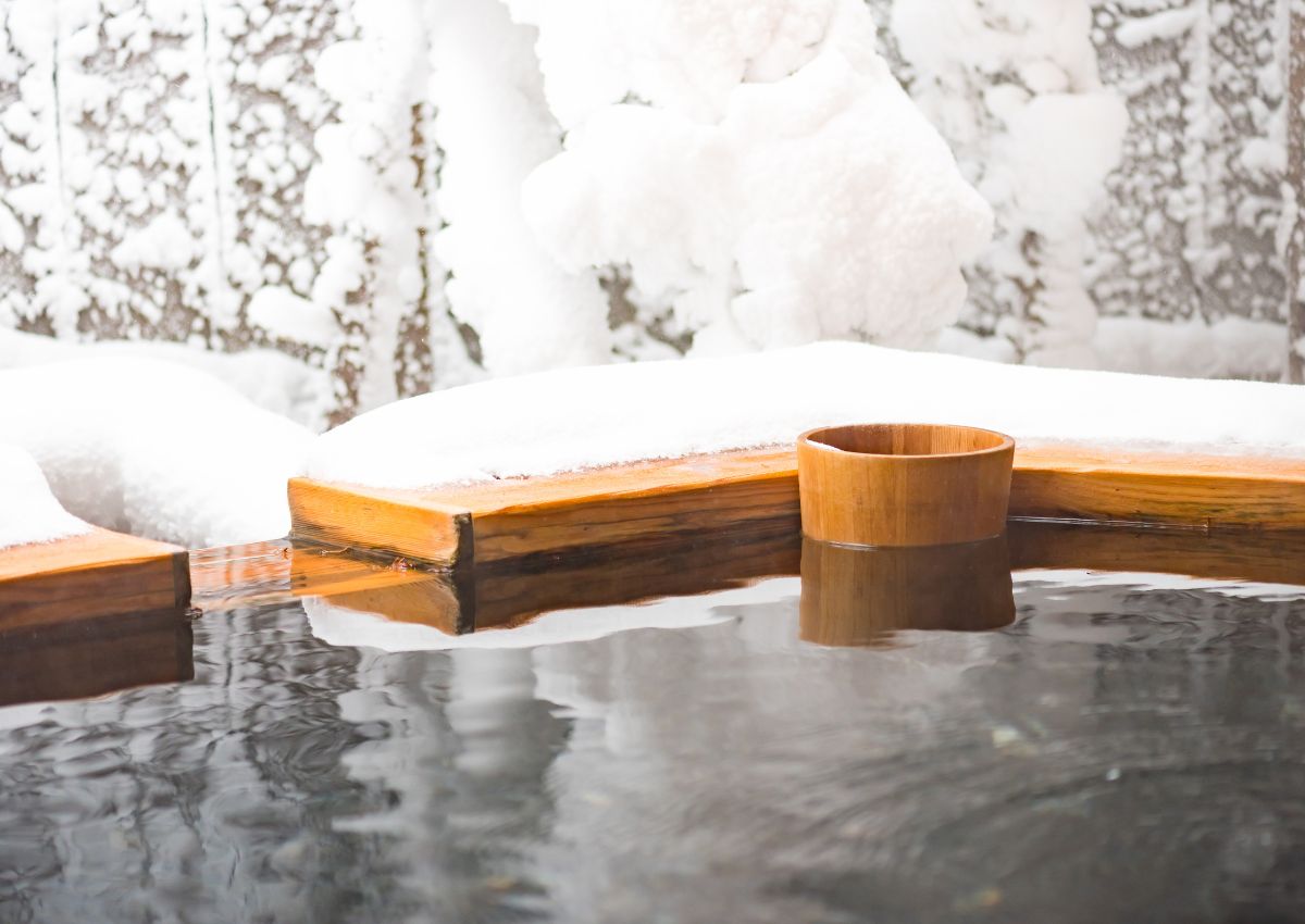 Privat onsenbad med snöutsikt, Japan