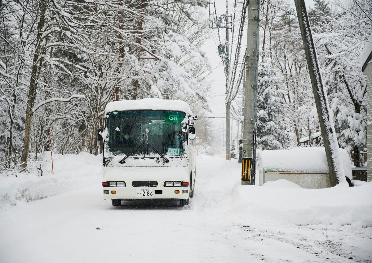 Lokal skidbuss i Hakuba, Nagano, Japan