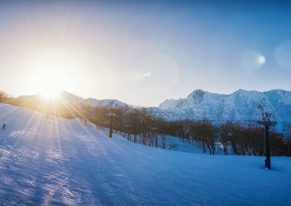 Snowboardåkare i Hakubas skidområde, Nagano, Japan