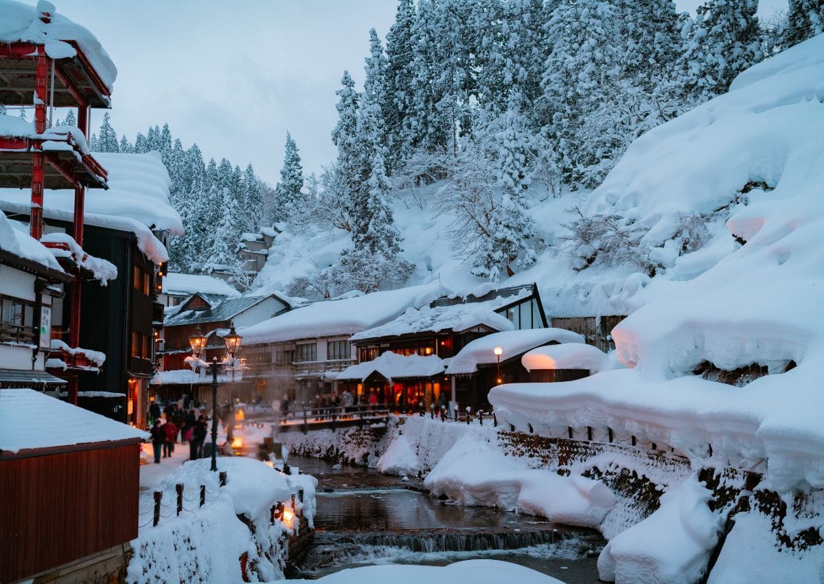 Vinterkväll i Ginzan Onsen, Yamagata prefektur, Japan