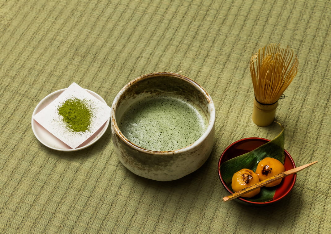 Matcha-te og redskaber og konfekt til teceremonien, Japan.