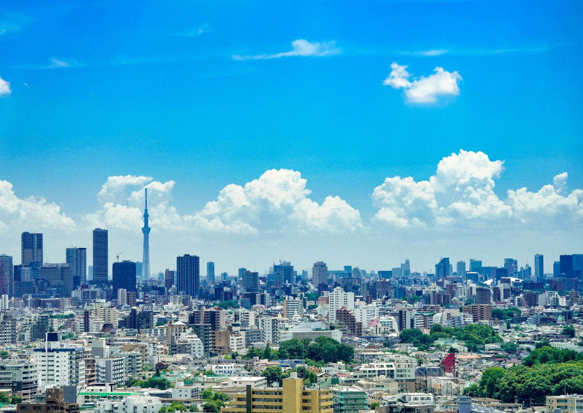 Solig utsikt över Tokyo