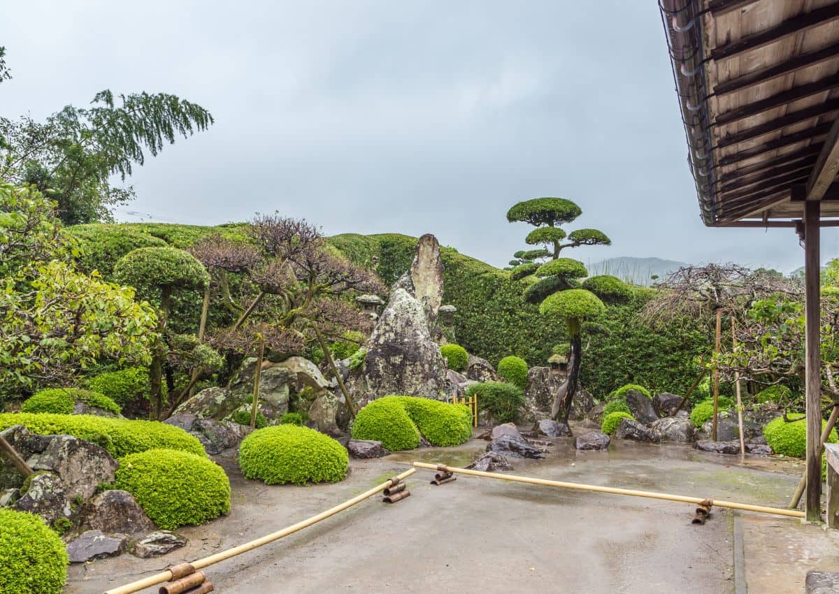 Traditionell japansk trädgård i Chiran Samurai District i Kagoshima, ett av Japans bäst bevarade samurajkvarter.