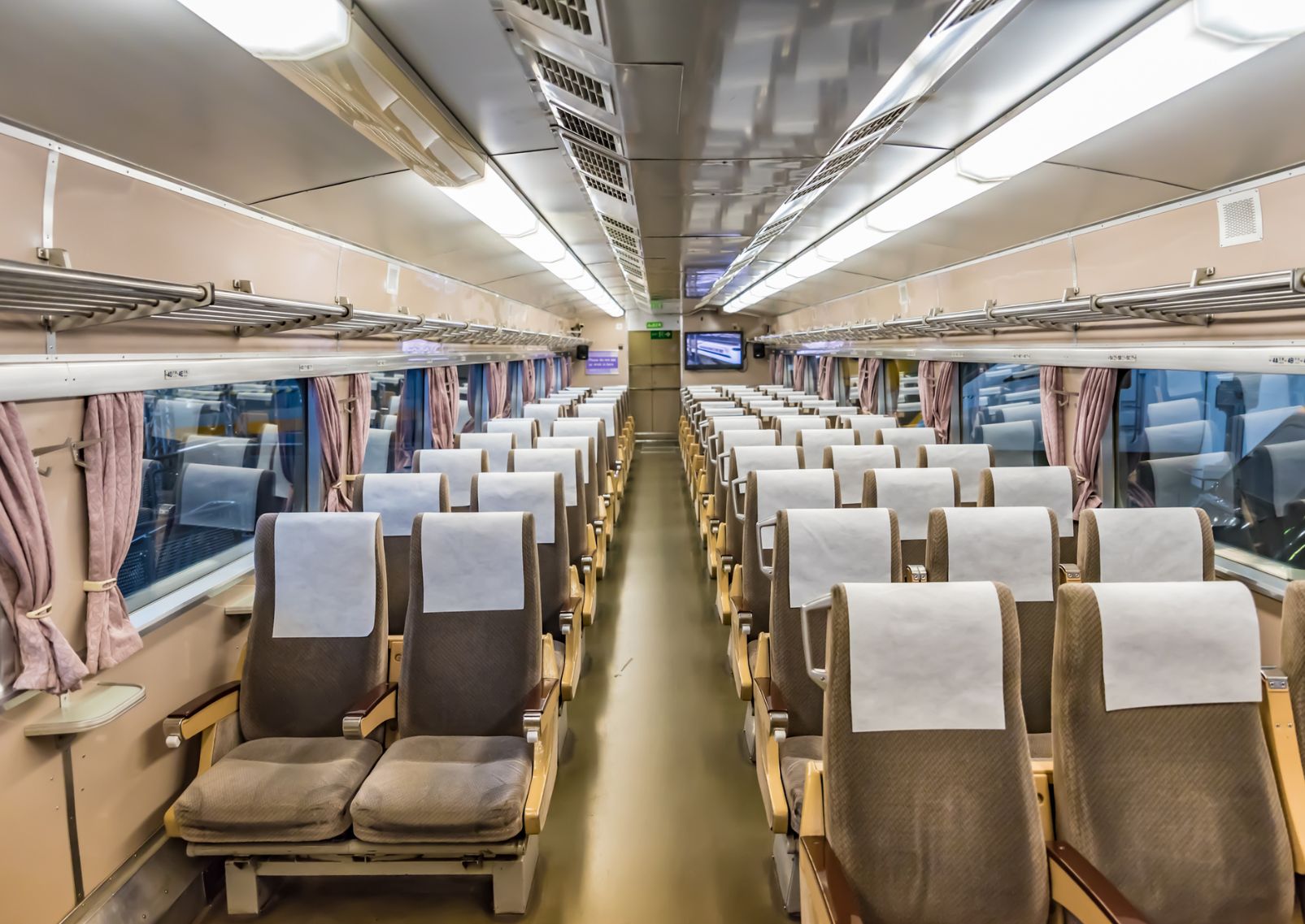 Tom vagn på ett japanskt höghastighetståg som visat sittplatserna
