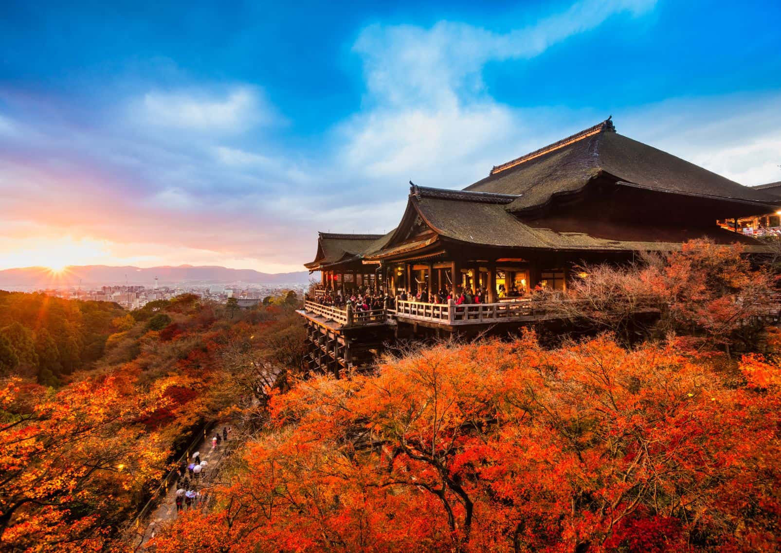 Höstfärger vid Kiyomizu-dera-templet i Kyoto, Japan