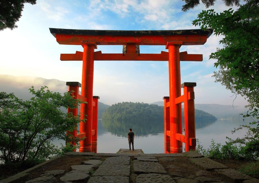 Röd torii-port, Hakone