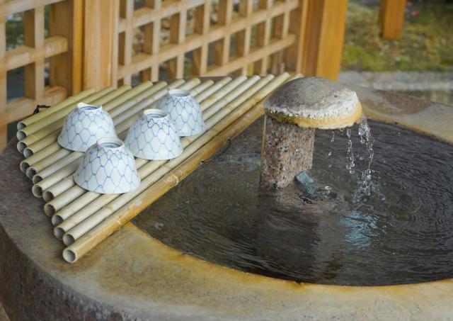 Varma källor med dricksvatten i Kinosaki Japan