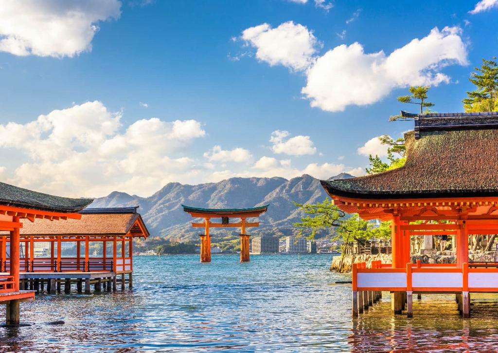 Den berömda flytande torii-porten