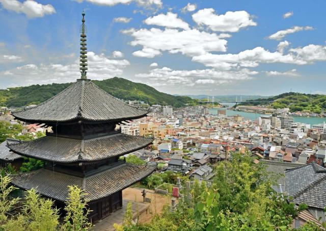Ten'neiji-templet med utsikt över Onomichi