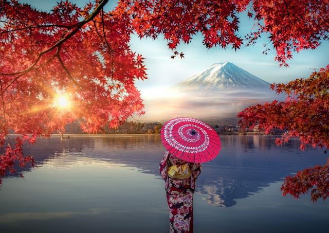 Höst i Japan med berget Fuji i bakgrunden