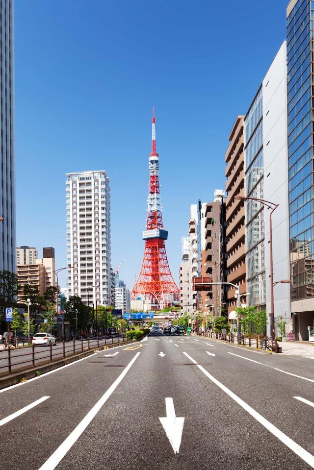 Väg från Tokyo Tower i Shiba Koen, Minato, Tokyo, Japan