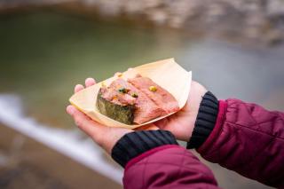 Hida nötkött på den lokala marknaden