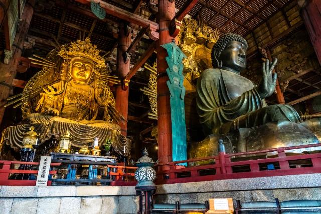 Den store Buddha i Todaiji-tempelet i Nara