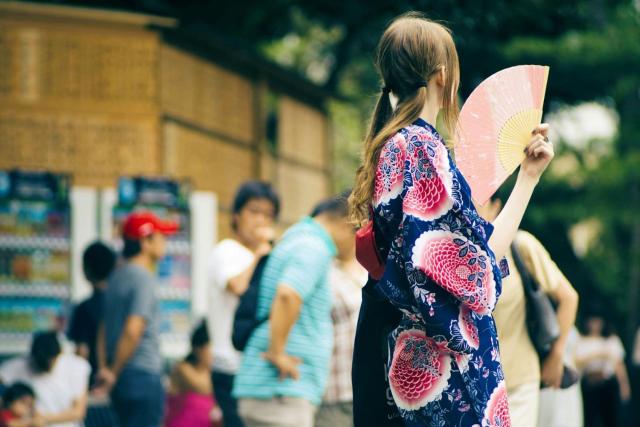 Flicka iförd yukata