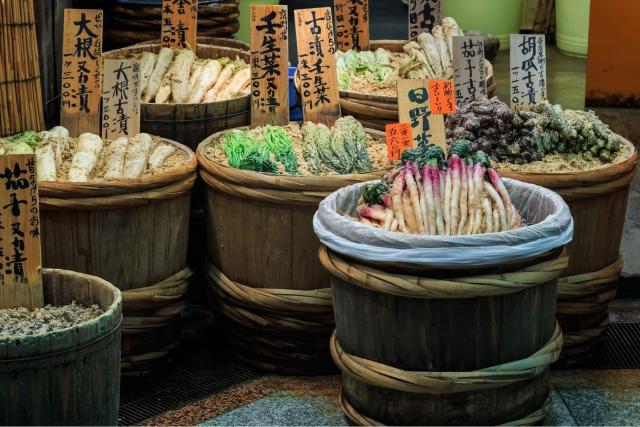 Inlagda grönsaker på Nishiki Market, Kyoto