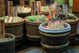 Inlagda grönsaker på Nishiki Market, Kyoto