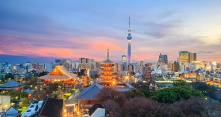 Solnedgång över Tokyo
