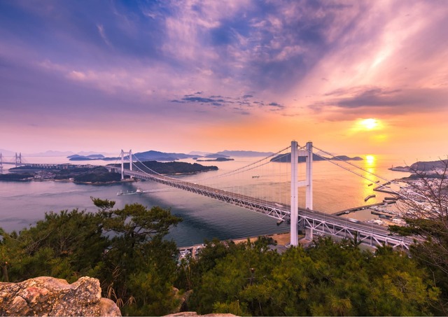 Shimanami Kaido-bron som förbinder Shikoku och Honshu