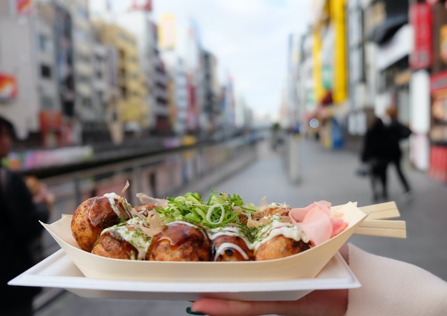 Takoyaki, traditionell gatumat i Osaka