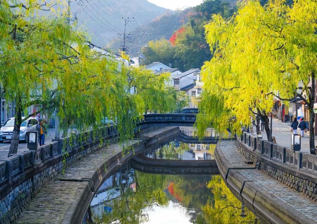 Kanalerna i staden Kinosaki Onsen