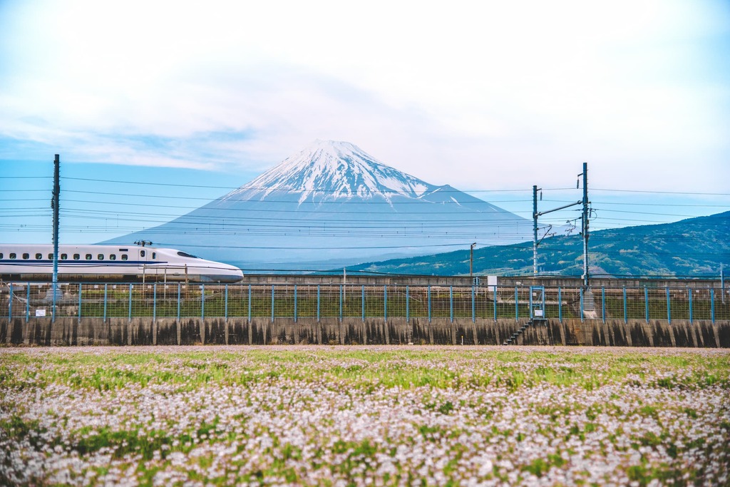 Utsikt över Mt. Fuji och Tokaido Shinkansen, Shizuoka, Japan