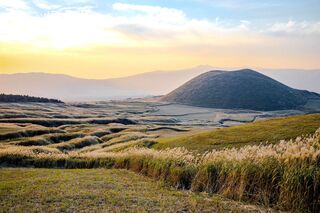 Höstlandskap vid Aso-vulkanen i Kumamoto 