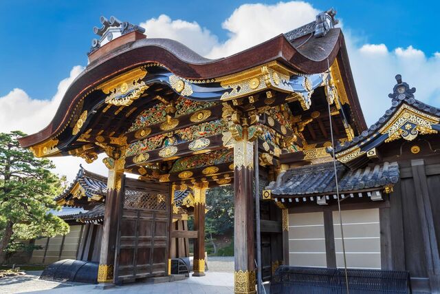 Huvudporten till Nijo-slottet i Kyoto 